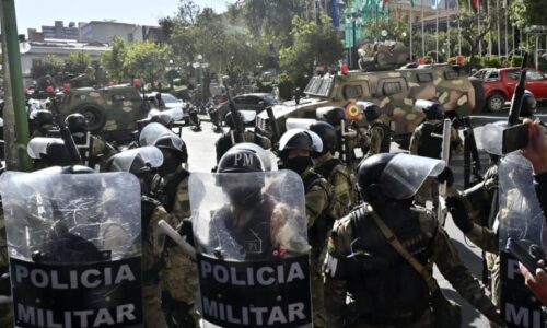 Státní převrat v Bolívii. Armáda vstoupila do paláce prezidenta, ten vyzval občany k odporu