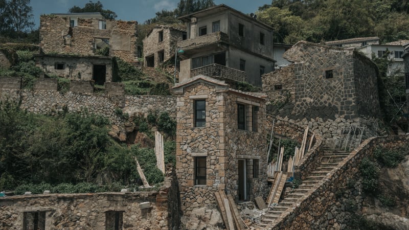 Kupte si dům za tři eura: Vylidněná italská města se snaží přilákat nové obyvatele