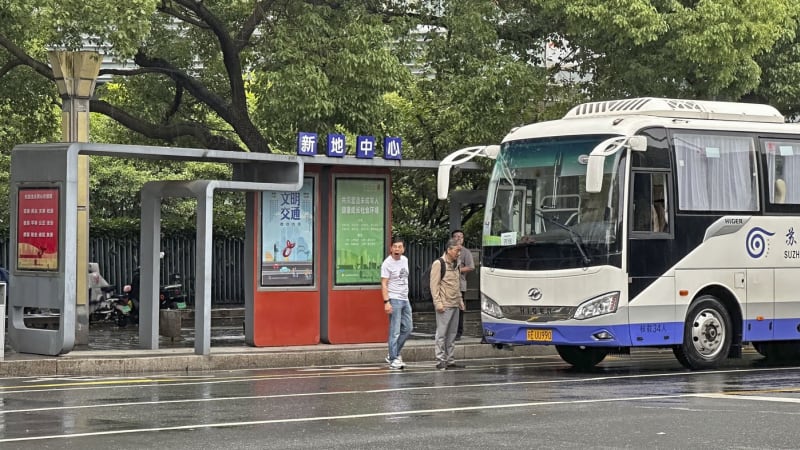 Muž s nožem napadl v Číně autobus se školáky. Zranil dítě a dvě ženy, jedna je v kritickém stavu