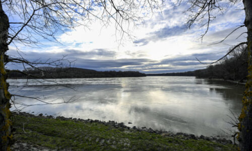 Na Dunaji a Morave evidujú výrazný vzostup vodnej hladiny, SHMÚ upozorňuje na povodňovú situáciu