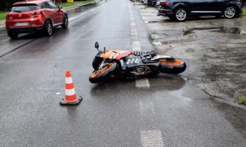 Motorkár dostal v Šali šmyk a spadol pod protiidúce auto, 44-ročný muž nehodu neprežil (foto)