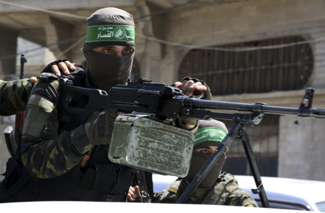 Izraelská armáda zintenzívňuje operácie v centrálnom Pásme Gazy, naznačuje možné rozšírenie ofenzívy proti Hamasu