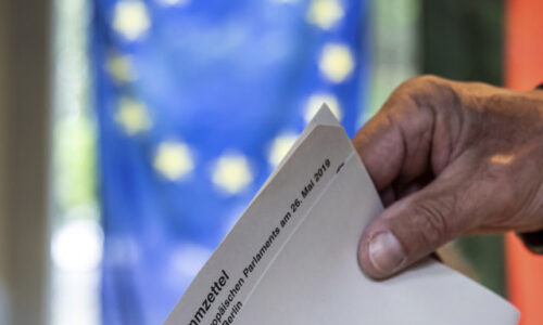 V eurovoľbách si viac ako 370 miliónov voličov vyberá 720 svojich zástupcov, konajú sa v kritickom momente pre Európu