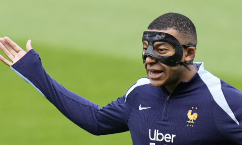 Kylian Mbappé rieši nečakaný problém. Prečo musel už po tretíkrát vymeniť masku?