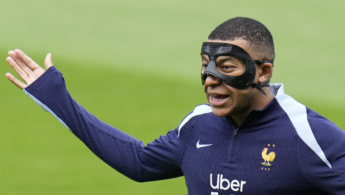 Kylian Mbappé rieši nečakaný problém. Prečo musel už po tretíkrát vymeniť masku?