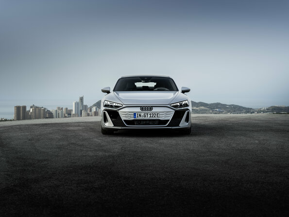 Audi e-tron GT: Vyšší výkon a rýchlejšie nabíjanie