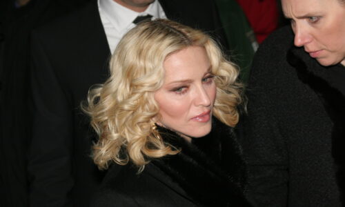 Madonna ŽALOVANÁ FANÚŠIKOM. Po koncerte požaduje kompenzáciu: „Pozeranie pornografických filmov bez varovania“