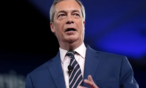 Nigel Farage slibuje v případě výhry boj proti WEF, WHO i CBDC