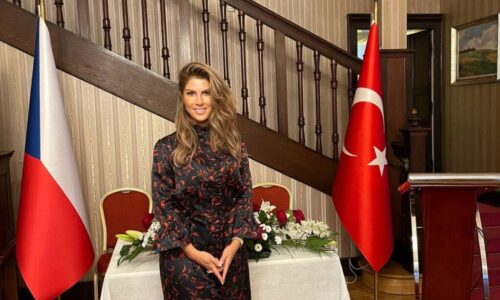 V Turecku zomrela česká speváčka Victoria, zastrelil ju jej manžel