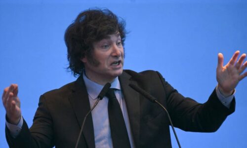 Pan „motorová pila“ a samozvaný expert na tantrický sex. Kdo je argentinský prezident Milei?