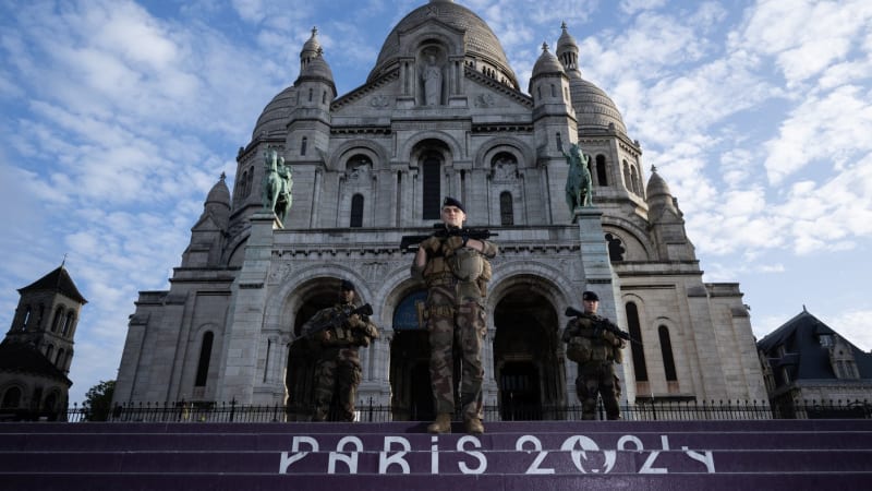 Falešný Tom Cruise a rakve u Eiffelovky. Rusové šíří strach z terorismu na olympiádě, píše CNN