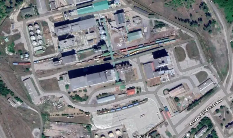 Ruské bomby FAB a plameňomety Solncepok sa zamerali na priemyselnú zónu Volčanska