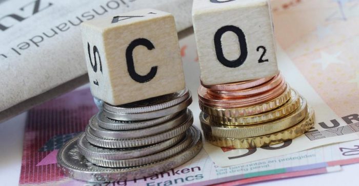WEF se chlubí, že loni se na uhlíkových daních vybralo více než 100 miliard dolarů, což je rekord