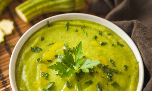 Toto je najjednoduchšia polievka. Vezmite si lacnú zeleninu a trochu syra – najlepšia večera za chvíľu