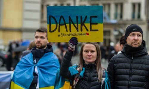Němci se bouří proti finanční podpoře Ukrajinců. V Česku uprchlíci pracují, všímají si