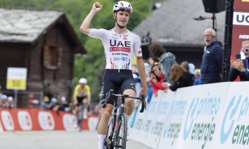 Okolo Švajčiarska: Almeida vyhral skrátenú 6. etapu, Yates stále lídrom celkového poradia