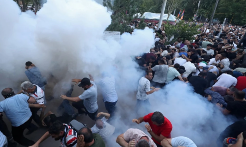 Na demonštráciách v Jerevane bolo zranených viac ako 100 ľudí