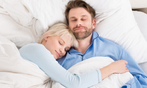 Spíte s partnerom v jednej posteli? Výskum hovorí jasne. Je to „dôležitý signál pre mozog“