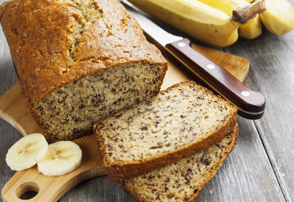 Jednoduchý a rýchly recept na chutný banánový chlieb. Rodina a hostia si vždy pýtajú extra