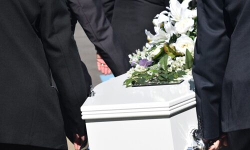 Záchranná akcia v pohrebnom ústave. „Mŕtva“ začala dýchať