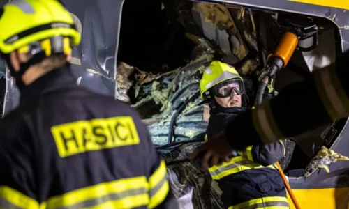 VIDEO: Obrovská tragédia v Čechách! Zrazili sa osobný a nákladný vlak