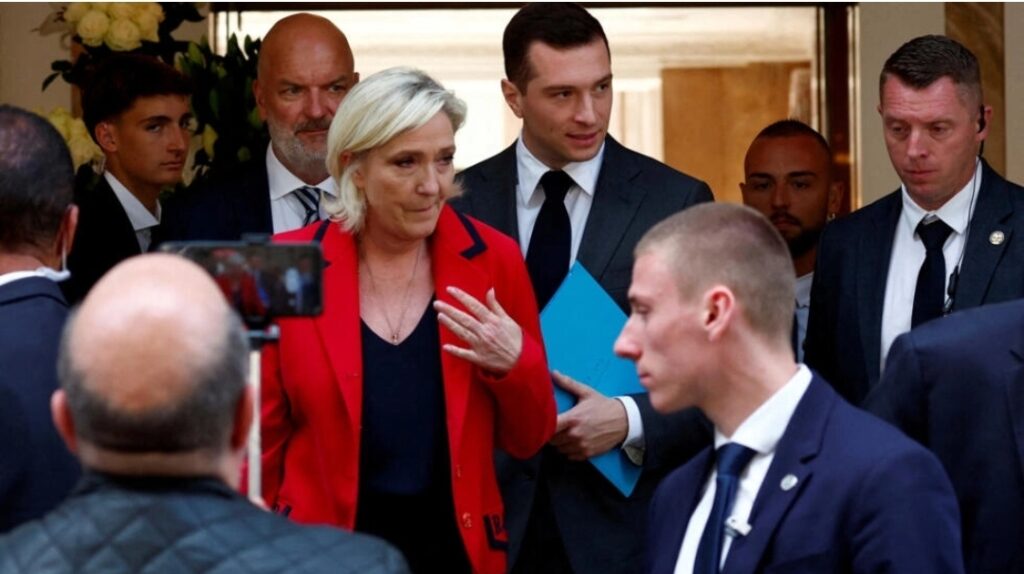K čomu všetkému pristúpili kandidáti, aby zabránili v nedeľu vyhrať strane Marine Le Penovej?
