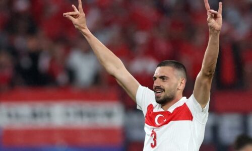 Oslava gólu vyšla tureckého hrdinu draho. Za kontroverzní gesto přijde o vrchol Eura, píše Bild