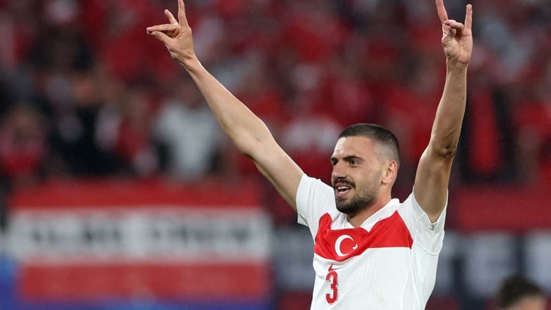 Oslava gólu vyšla tureckého hrdinu draho. Za kontroverzní gesto přijde o vrchol Eura, píše Bild
