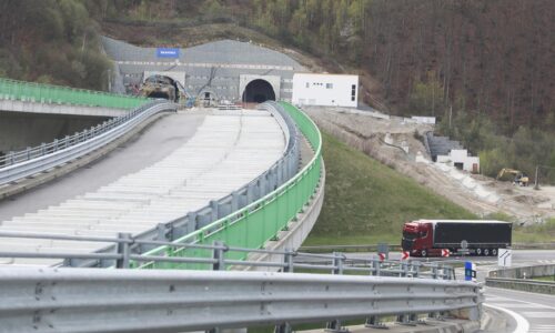 Ráž ukázal, ako sa budú stavať diaľnice v najbližších rokoch. V hre je rozšírenie D1 aj tunely pri Donovaloch