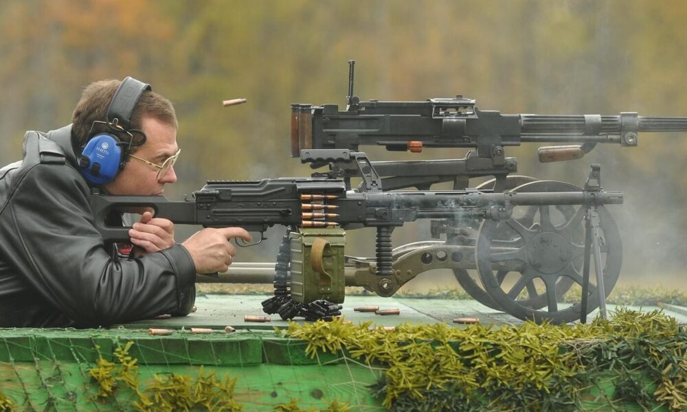 Do ruskej armády bolo tento rok naverbovaných asi 190-tisíc osôb, tvrdí Medvedev