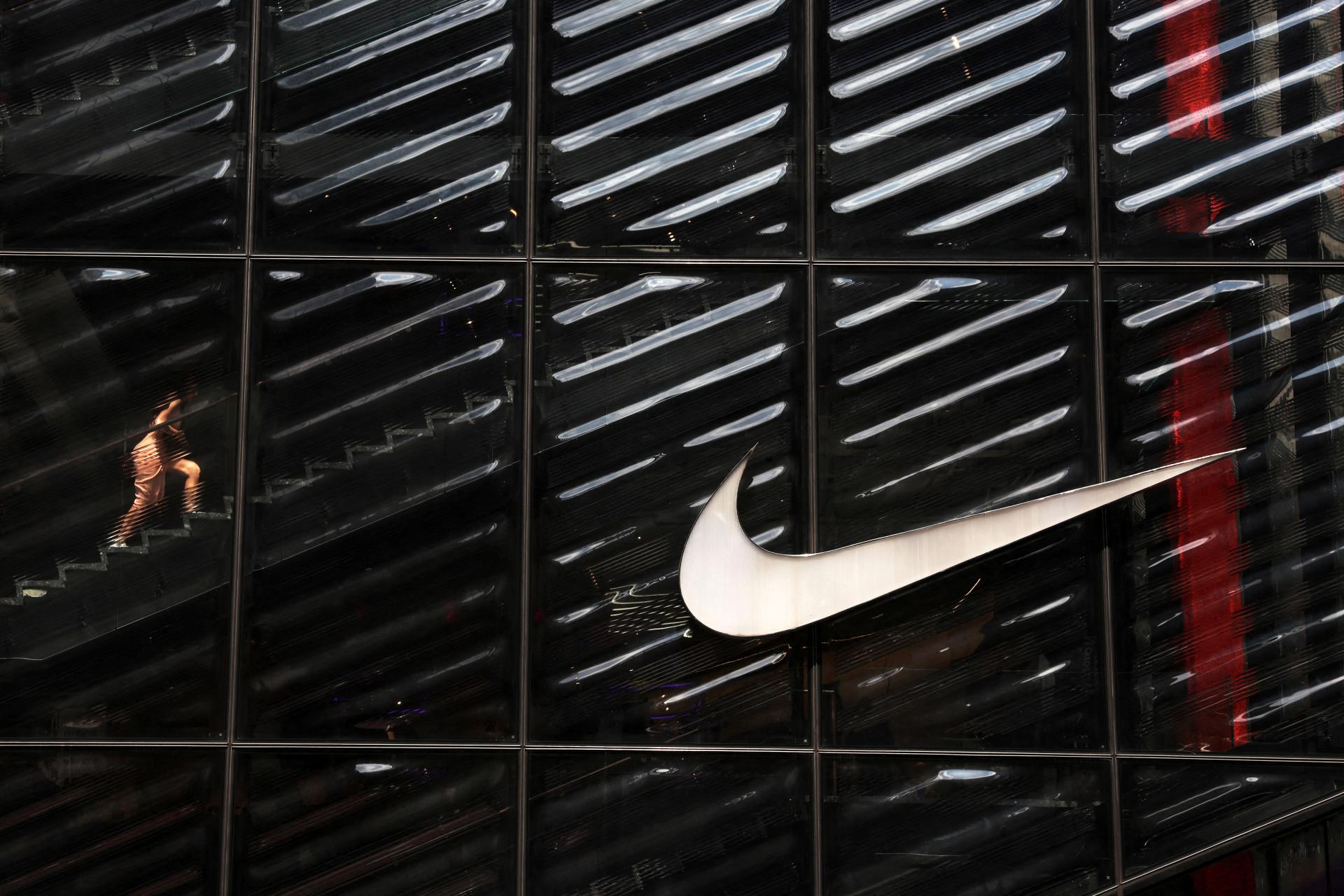 Akcie Nike zaznamenali najväčší jednodenný prepad vo svojej histórii