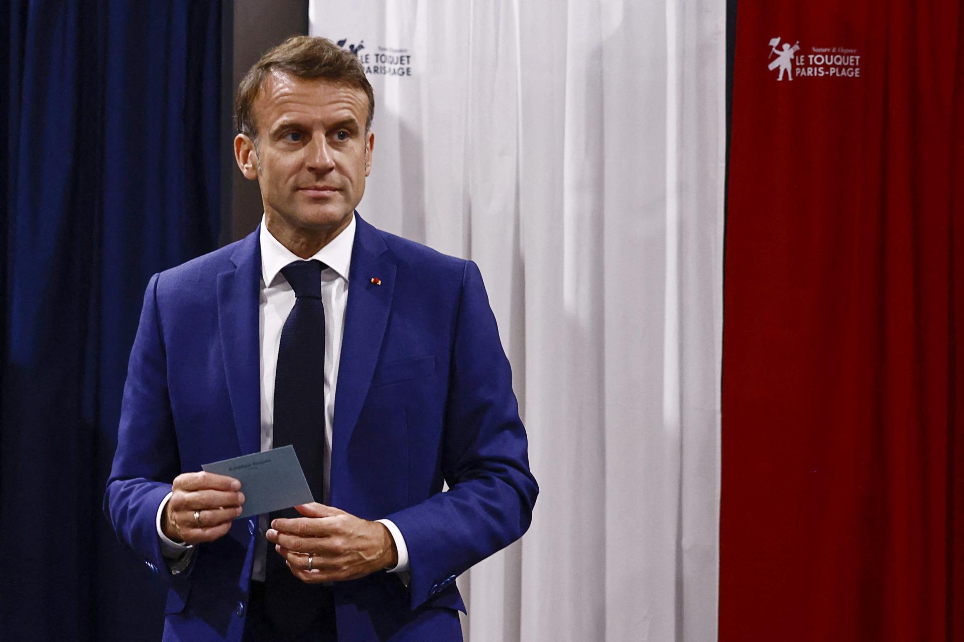 Spojím sa s kýmkoľvek. Macron paktuje s radikálnymi ľavičiarmi kvôli tomu, aby odstavil Le Penovú