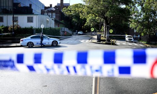 Austrálska polícia zadržala 14-ročného chlapca po útoku nožom na univerzite