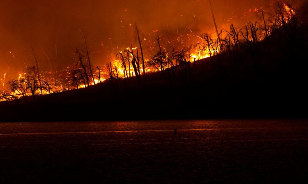 Juh USA opäť zasiahli extrémne horúčavy, Kalifornia bojuje s lesnými požiarmi
