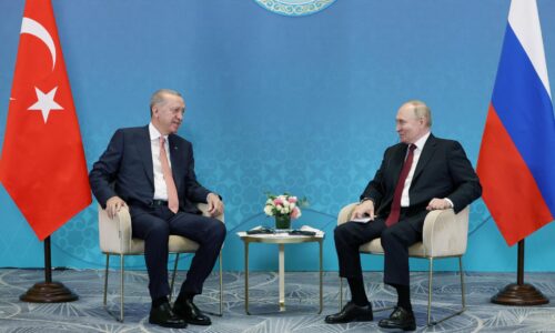 Stretnutie dvoch priateľov. Erdogan v Kazachstane rokoval s Putinom, urgoval dostavbu jadrovej elektrárne
