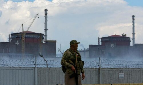 Pri útoku Ukrajiny pri Záporožskej jadrovej elektrárni boli zranení ôsmi pracovníci, dodávky sú prerušené
