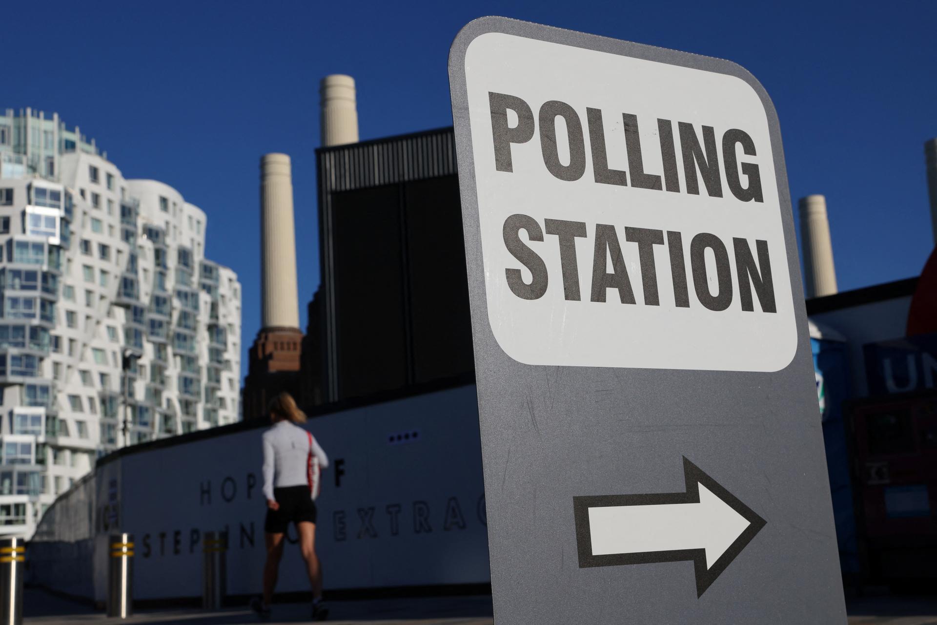 V Británii sa začali parlamentné voľby, očakáva sa dobrý výsledok labouristov. Tí sú na vládnutie pripravení