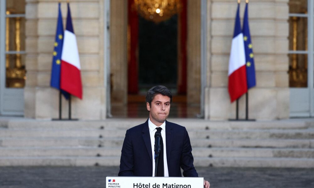Francúzsky premiér Attal ponúkne v reakcii na voľby svoju rezignáciu