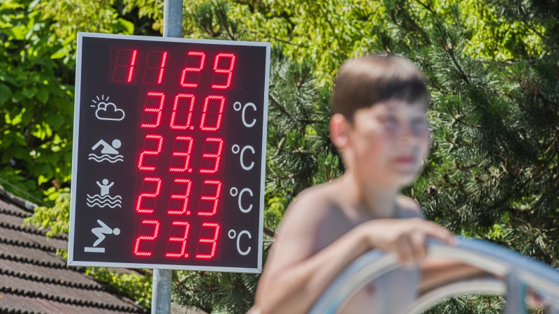 Česku hrozí teplotní šok. Ochlazení vystřídá parné vedro, kdy přijde další tropický den?