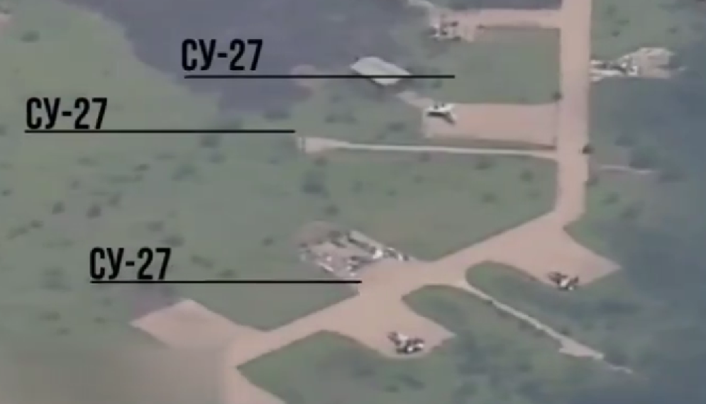 Video: Ruské rakety zničili 6 ukrajinských stíhačiek Su-27 a zlikvidovali pilotov F-16 v Mirgorode