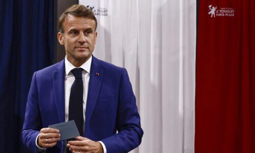 Francúzska krajná pravica vyhrala voľby. Macron aj ľavičiari budú musieť odhodiť egá