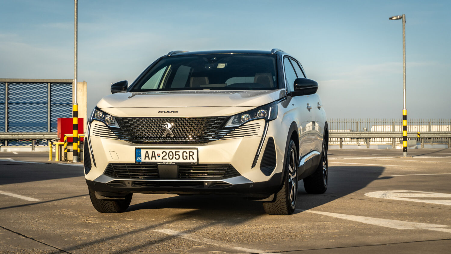 TEST Peugeot 5008 Hybrid: Benzín so spotrebou nafty