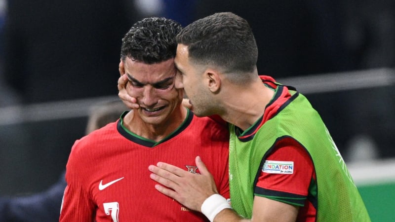 Nejdřív slzy, pak gejzír radosti. Ronaldo nedal penaltu, Portugalsku nakonec k postupu pomohl