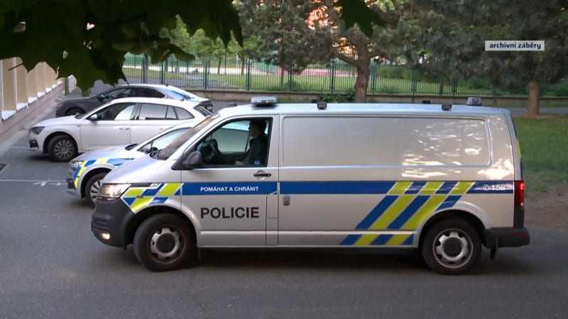 Střelba na benzince u Dolní Rovně: Útočník uprchl, policie rozjela velkou pátrací akci