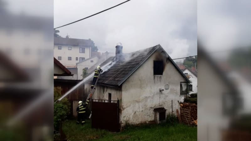 Nové detaily tragédie na Jihlavsku: Uhořet měl mladý pár. Plameny pohltily ložnici, kde spali