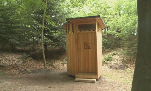 Prachovské skály mají konečně toalety. Alespoň nebudeme muset do lesa, pochvalují si turisté