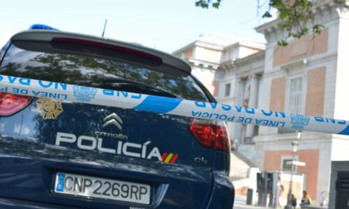 Pokousaný, zraněný po srážce s autem a střepy v těle. Španělsko řeší záhadnou smrt turisty