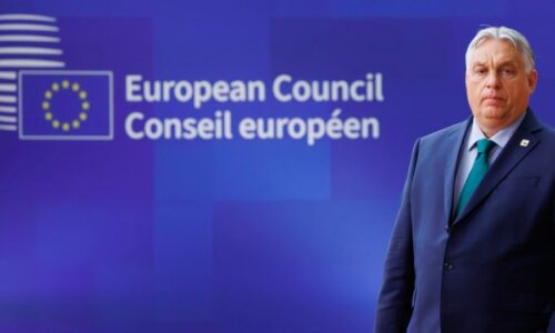 Maďarsko bude od 1. júla polroka šéfovať Rade Európskej únie. Heslom maďarského predsedníctva je „Urobme Európu opäť veľkou“.