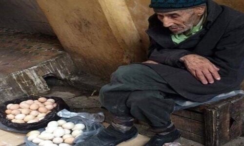 Tento chudobný starček na trhu predával domáce vajíčka: Jedného dňa ku nemu však prišla arogantná žena a povedala mu tieto slová