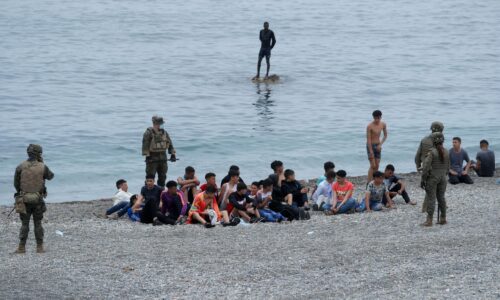 Migrácia tlačí na Španielov. Do mesta Ceuta sa pokúsilo dostať z Maroka za deň a noc približne 1500 ľudí